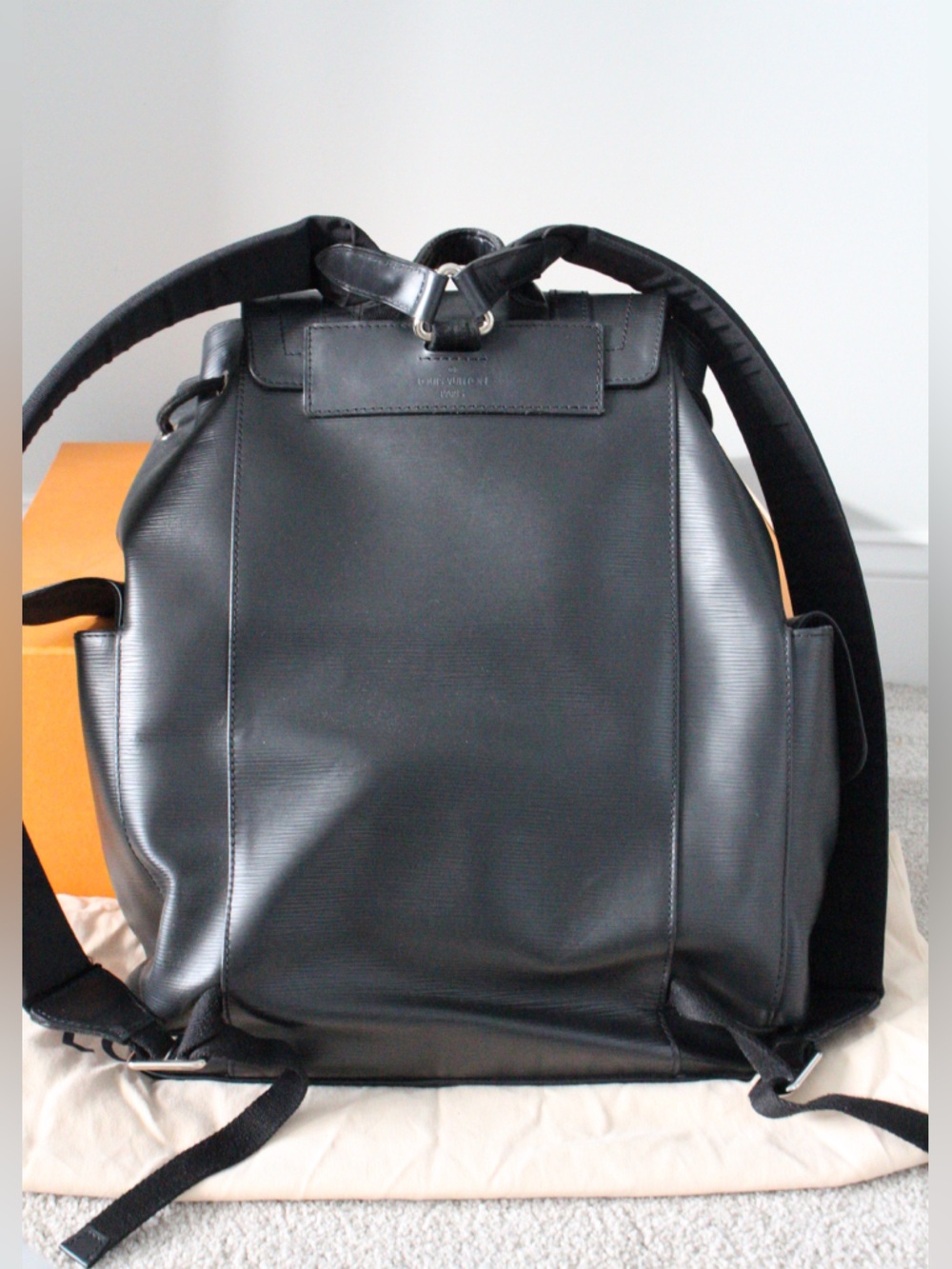 Louis Vuitton Black Leather Men's Backpack with Front Pockets - Picture 3 of 5